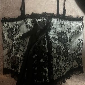 Women’s dollskill corset top size large but runs small